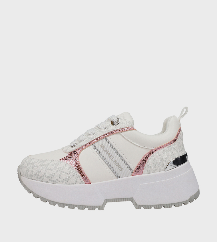 سنيكرز بنعل سميك بطبعة مونوغرام