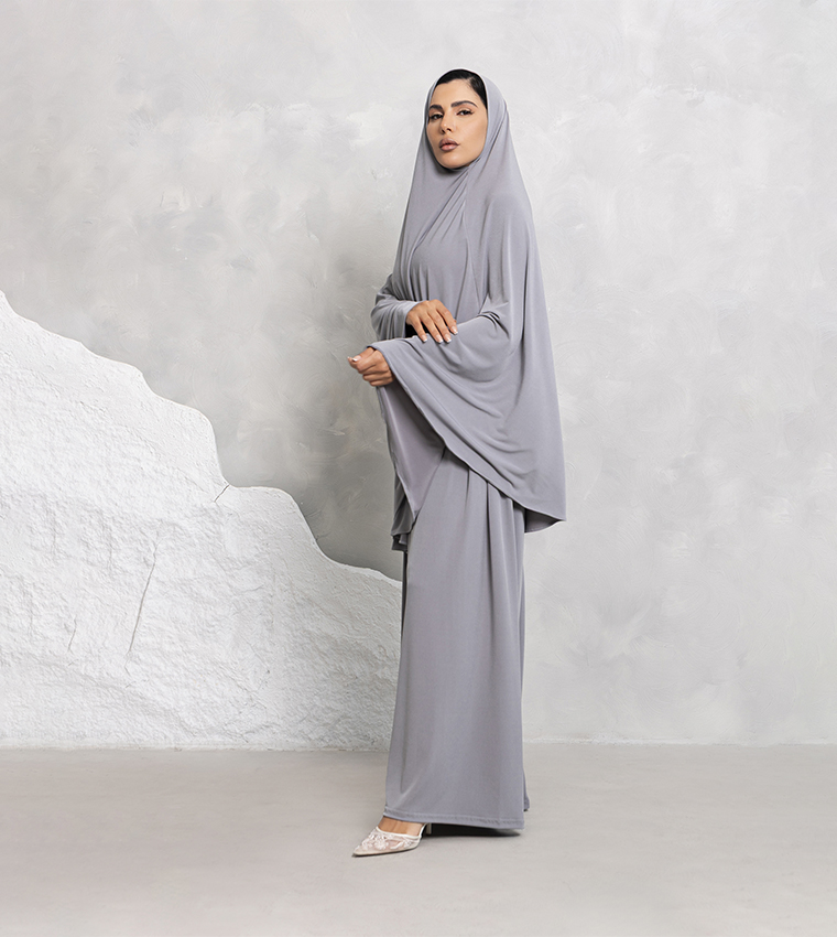 طقم عباية وحجاب سادة  