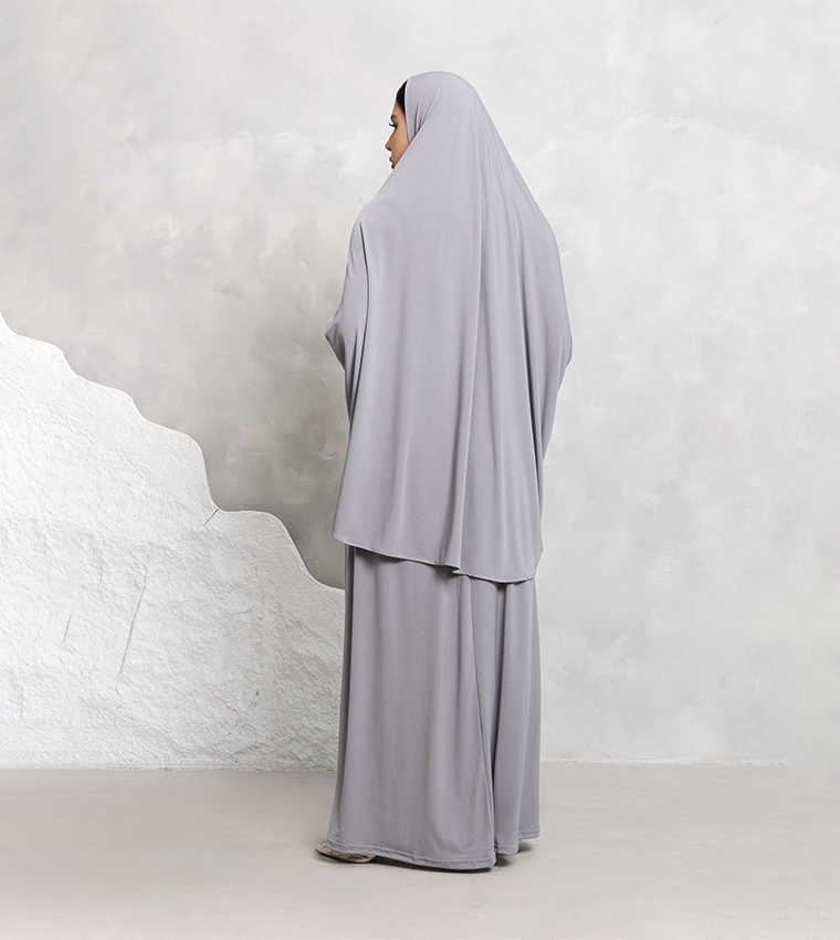 طقم عباية وحجاب سادة  