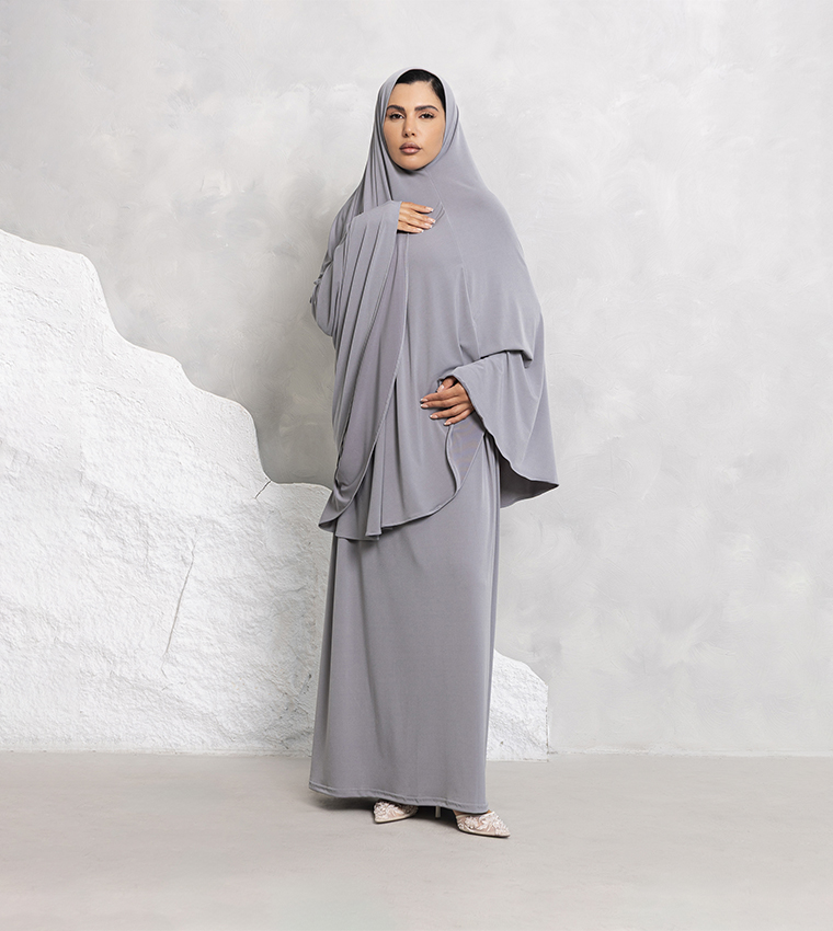 طقم عباية وحجاب سادة  