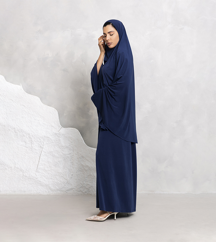 طقم عباية وحجاب سادة  