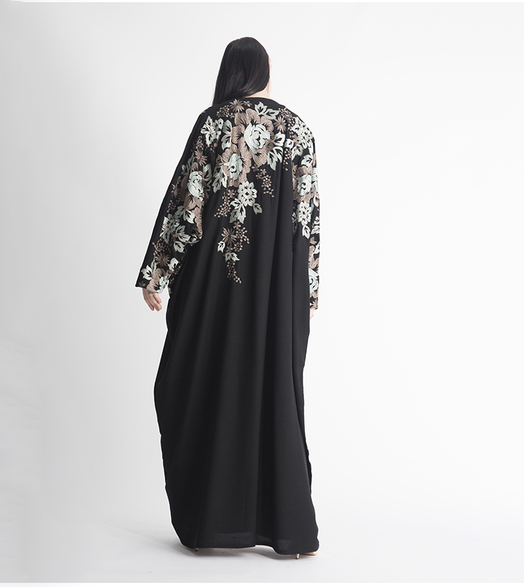 عباية بياقة سبعة وأكمام طويلة