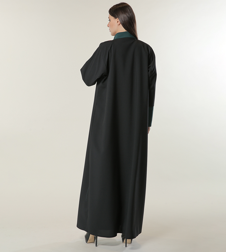 عباية بياقة غير متساوية  