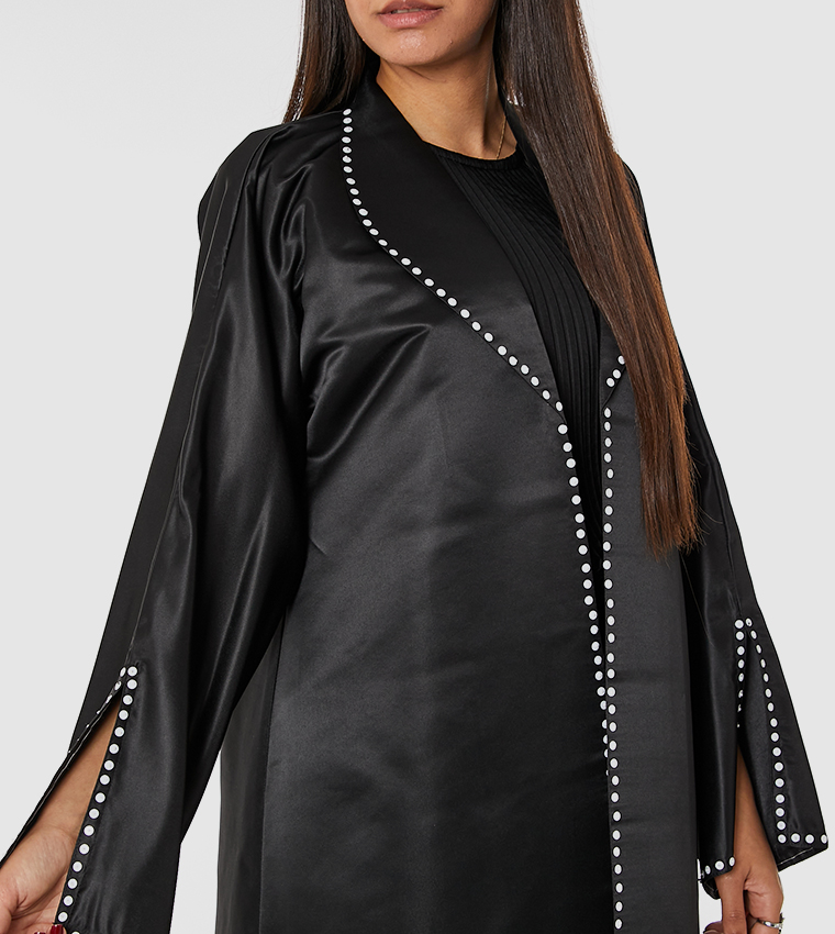 عباية بياقة شال مزينة بالخرز