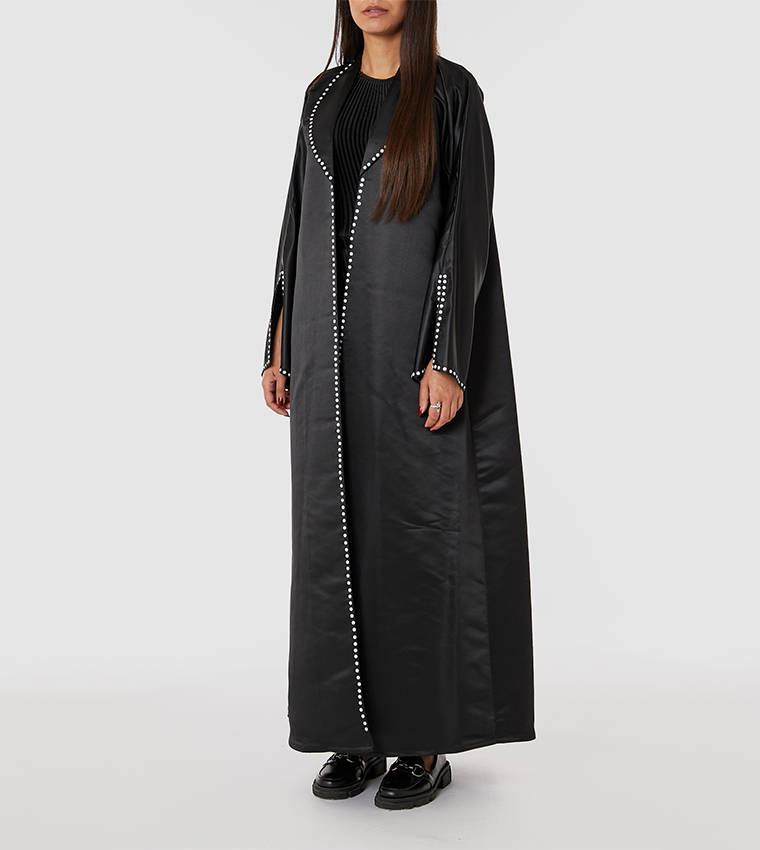 عباية بياقة شال مزينة بالخرز