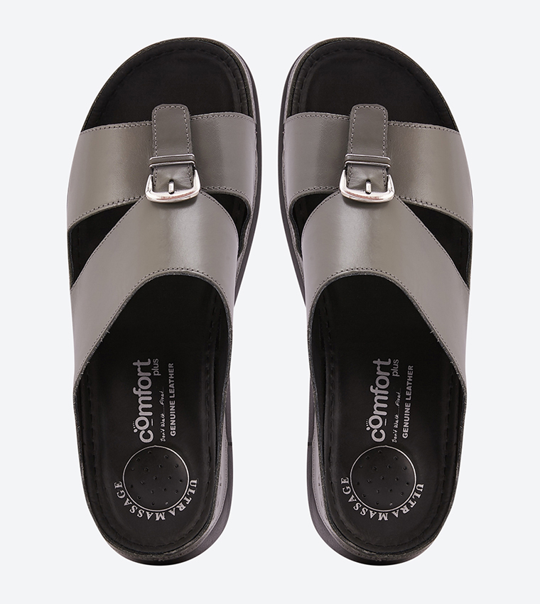 نعال بلون رمادي