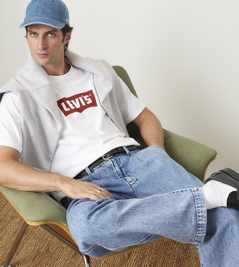 تيشيرت برقبة مستديرة 