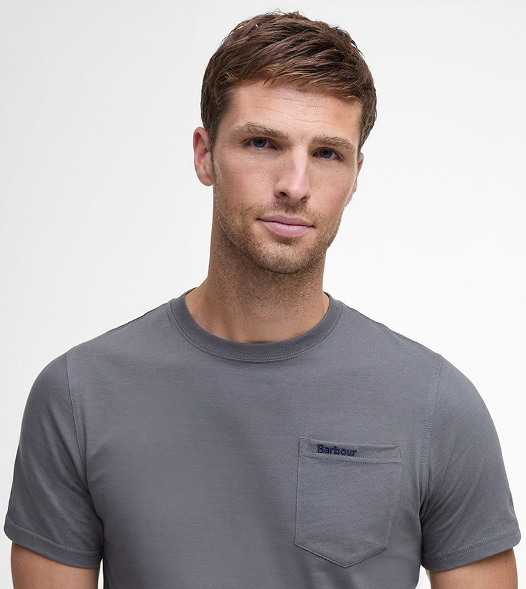 تيشيرت بياقة مستديرة بشعار مطرز 