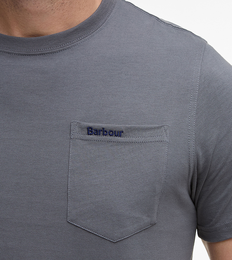 تيشيرت بياقة مستديرة بشعار مطرز 