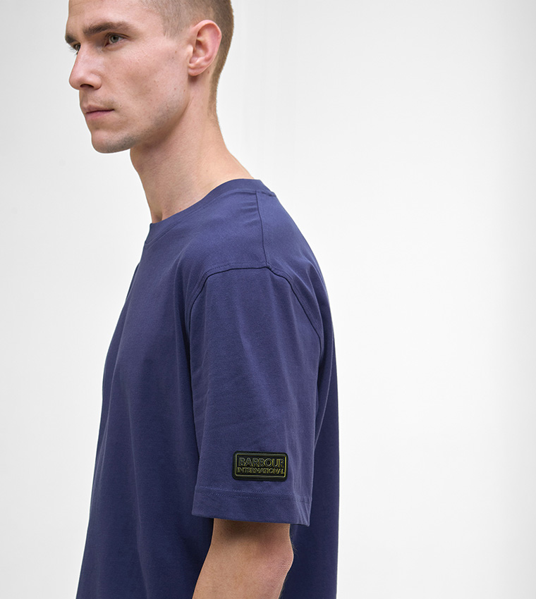 OUTLINE Logo Badge Crew Neck T-Shirt