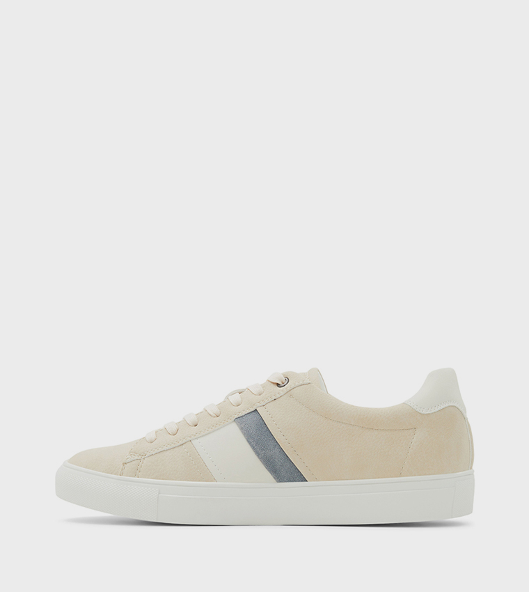 MUNROE Lace-Up Sneakers