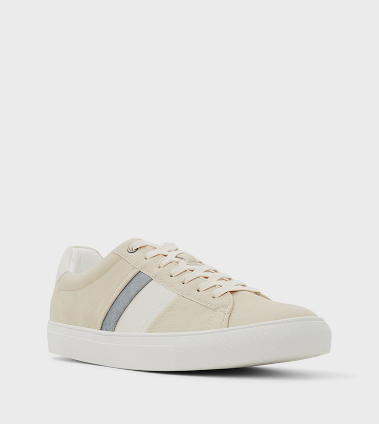 MUNROE Lace-Up Sneakers