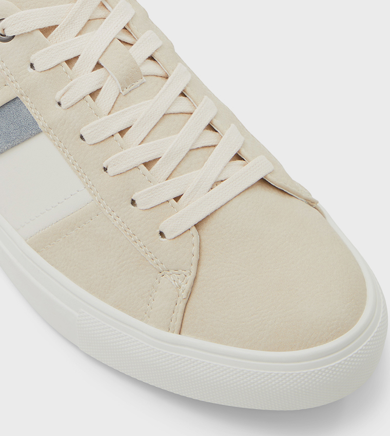 MUNROE Lace-Up Sneakers