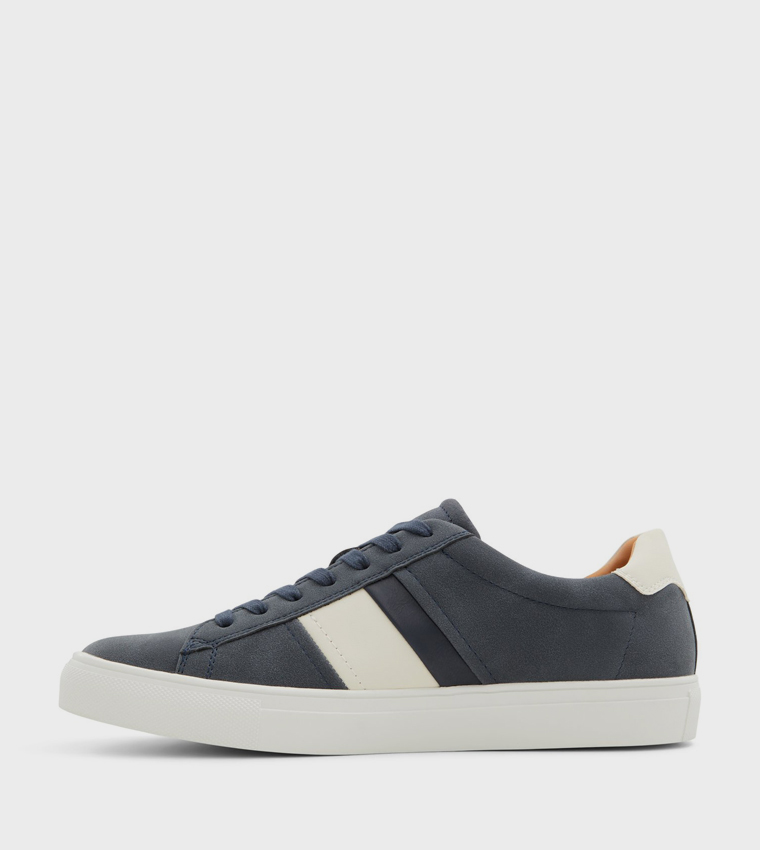 MUNROE Round Toe Lace-Up Sneakers