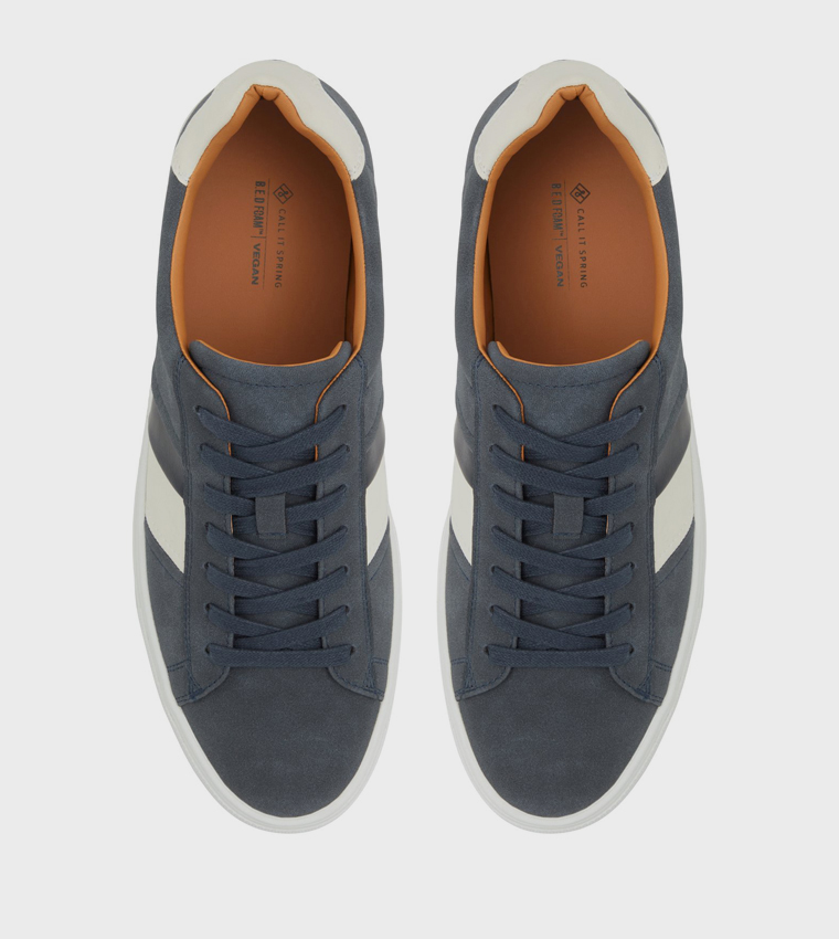MUNROE Round Toe Lace-Up Sneakers