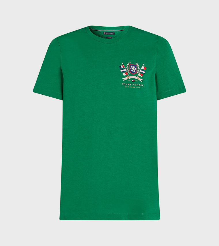 تيشيرت بتطريز الشعار وكم قصير 