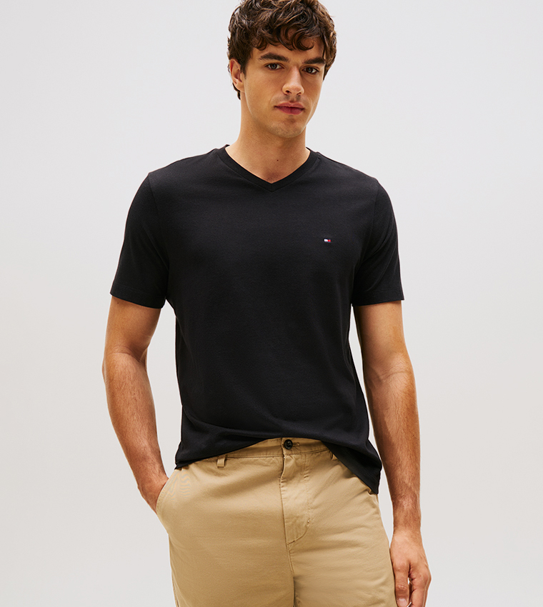 تيشيرت بقبة V