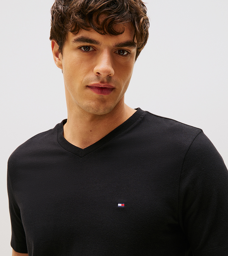 تيشيرت بقبة V