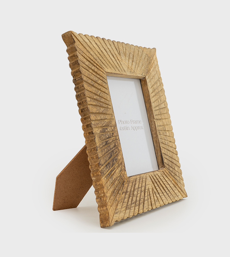 إطار صور خشبي محفور بخطوط - 4x6"
