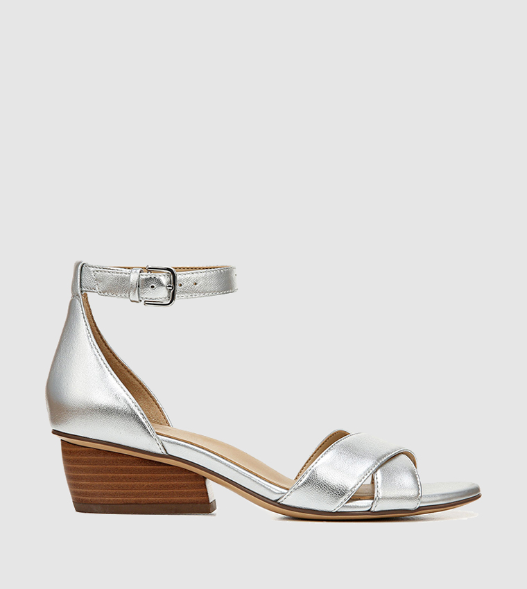 Naturalizer caine best sale ankle strap sandal