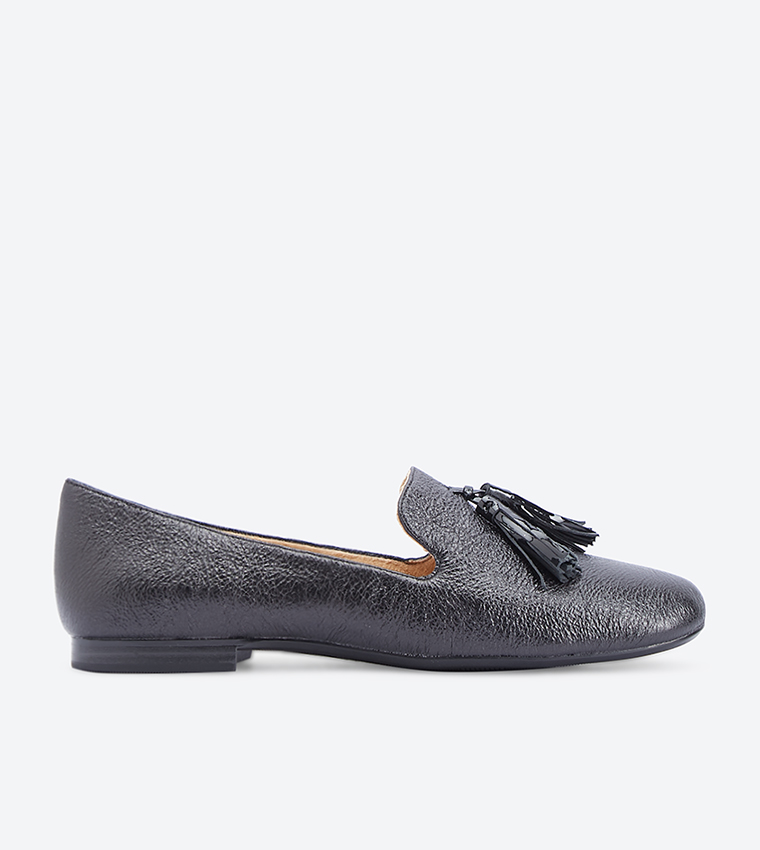 Buy Naturalizer Elly Tassel Detail Loafers Black NAELLY In Black 6thStreet Qatar