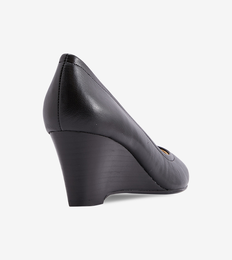 Buy Naturalizer Hydie Round Toe Pumps Black NAHYDIE In Black 6thStreet Kuwait