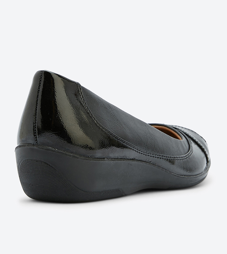 Buy Naturalizer Ilara Round Toe Ballerinas Black In Black