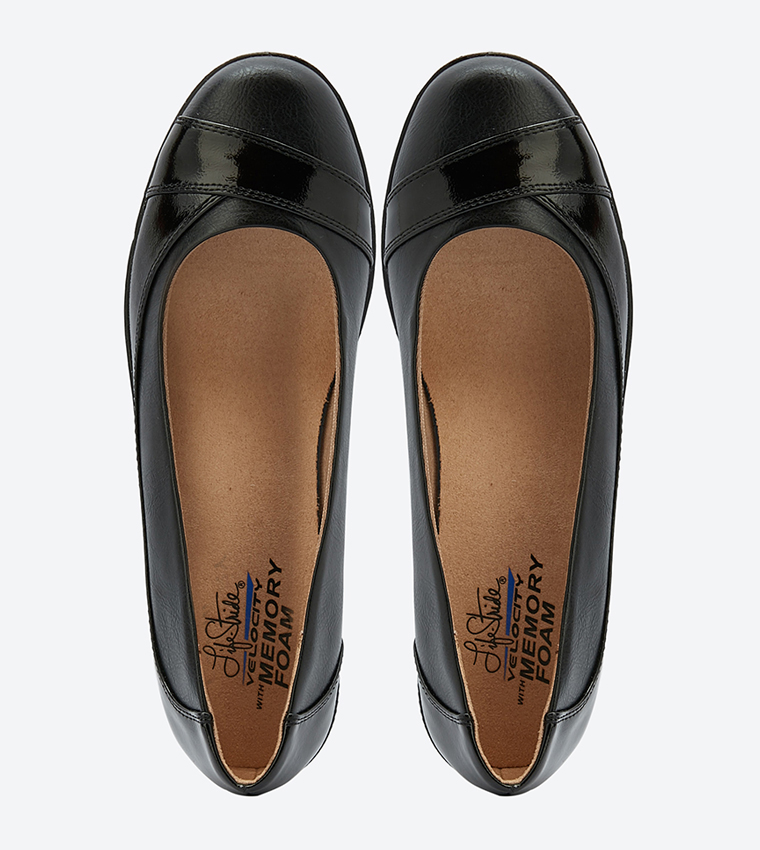 Buy Naturalizer Ilara Round Toe Ballerinas Black In Black