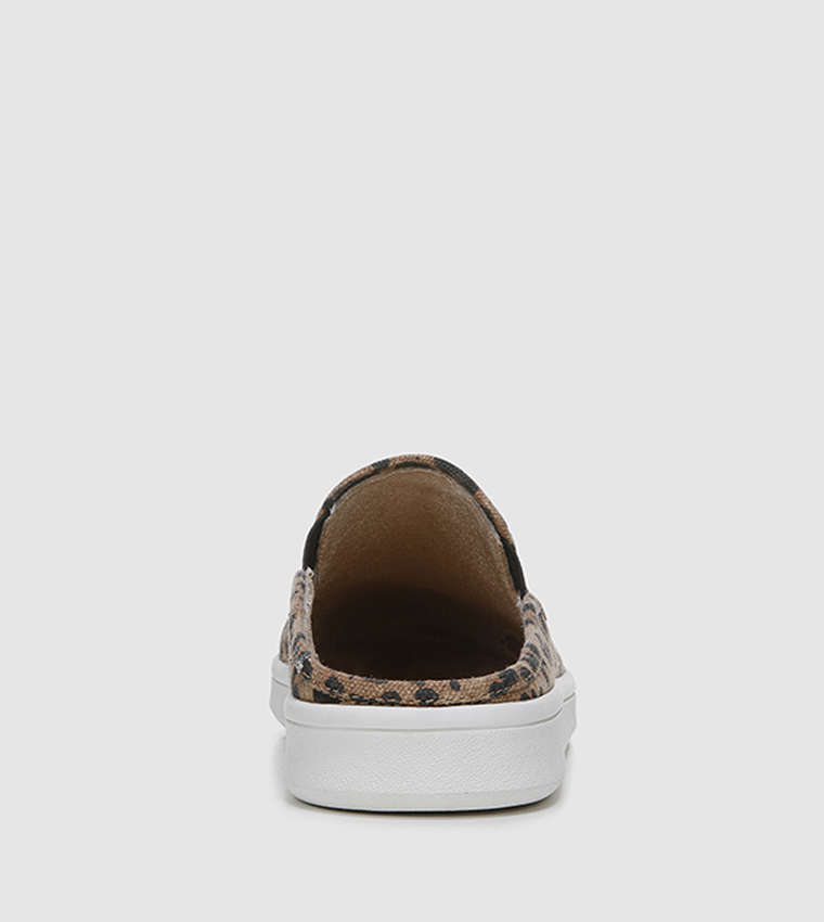 NOTABLE Animal Printed Clogs 