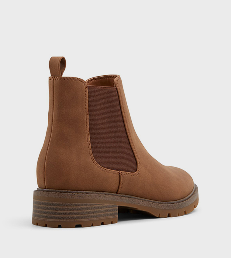 NEEDA Round Toe Chelsea Boots