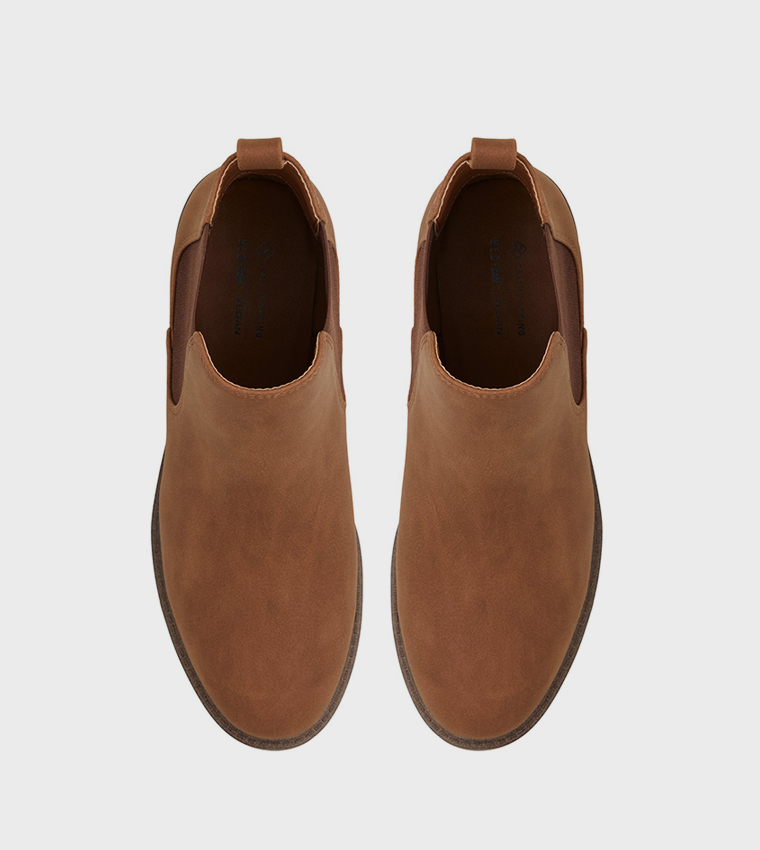 NEEDA Round Toe Chelsea Boots
