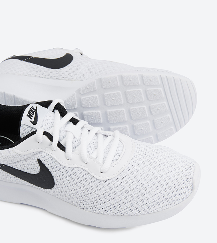 round toe nike