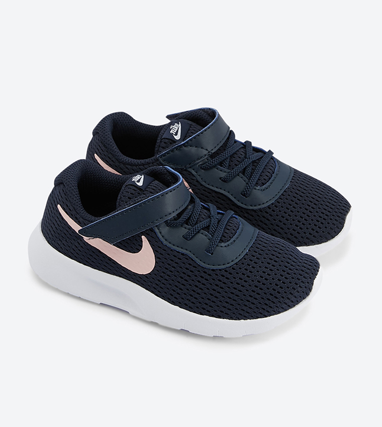 Nike velcro clearance strap sneakers