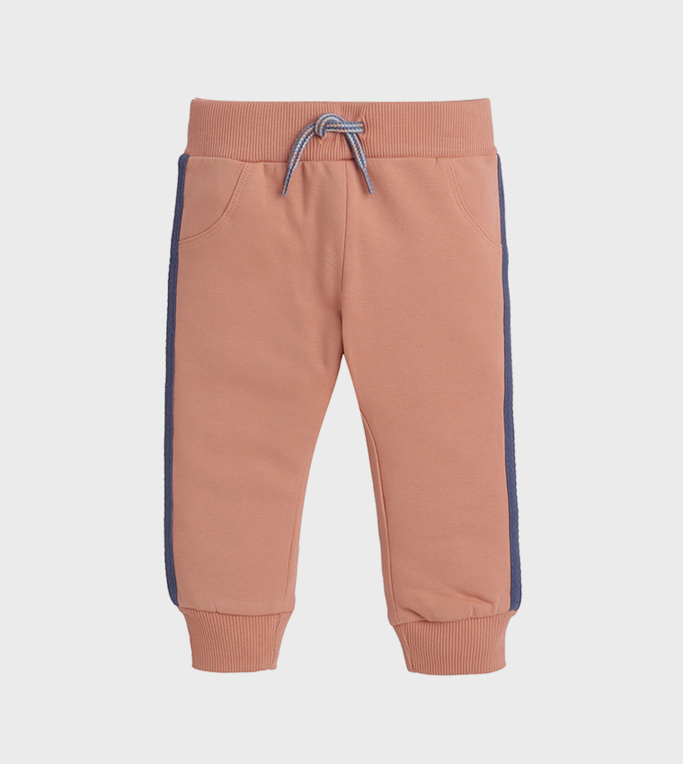 طقم رياضي فليس بطبعة 