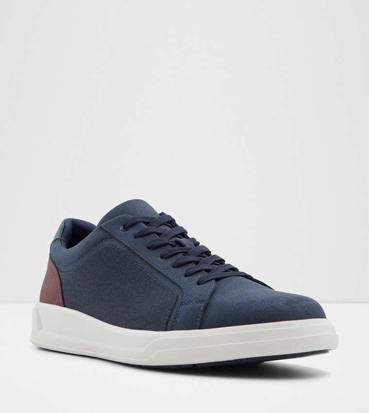 حذاء رياضي بمقدمة دائرية ورباط