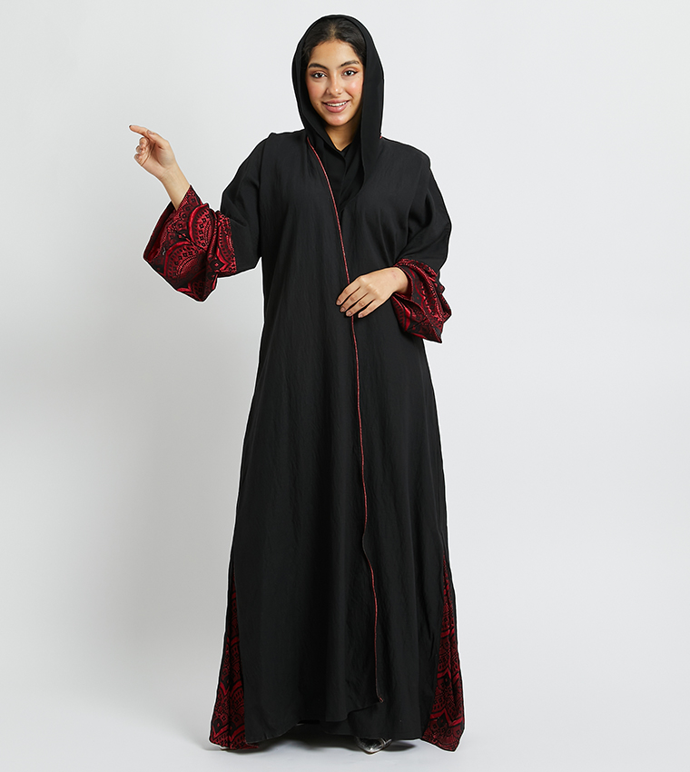 عباية مفتوحة مطرزة 