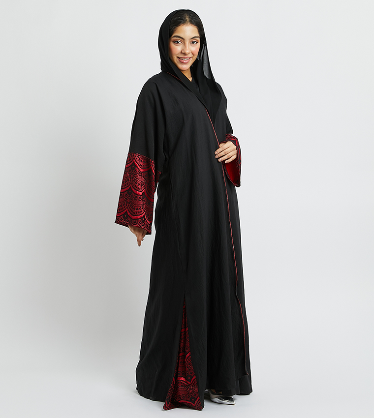 عباية مفتوحة مطرزة 