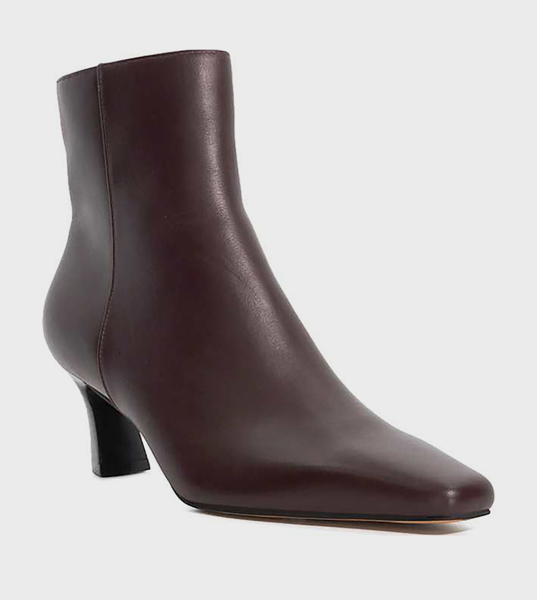 OVERLY Solid Heeled Chisel Boots