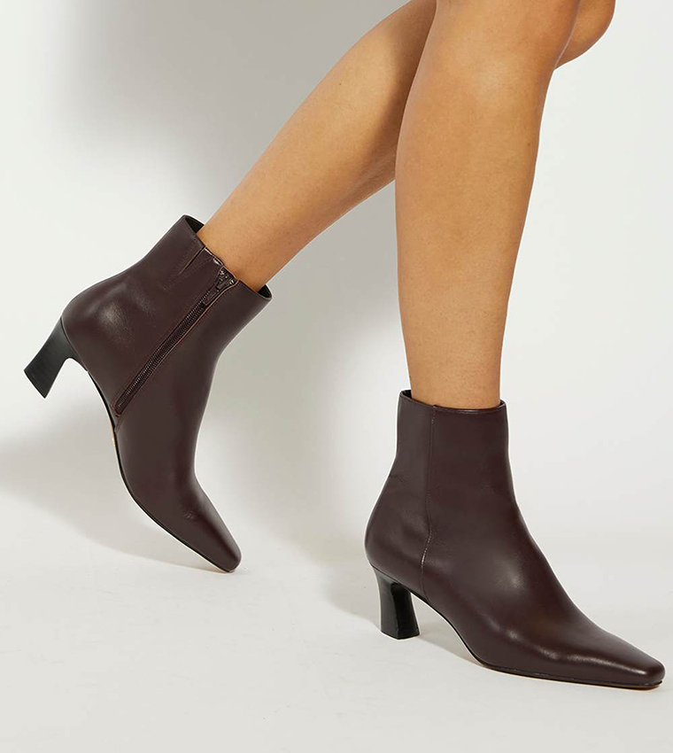 OVERLY Solid Heeled Chisel Boots
