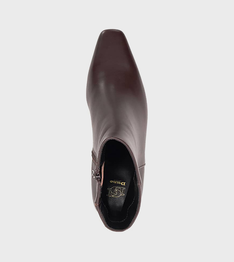OVERLY Solid Heeled Chisel Boots