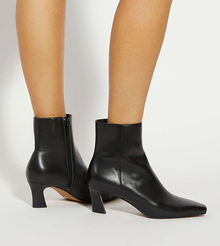 OVERLY Solid Heeled Chisel Boots