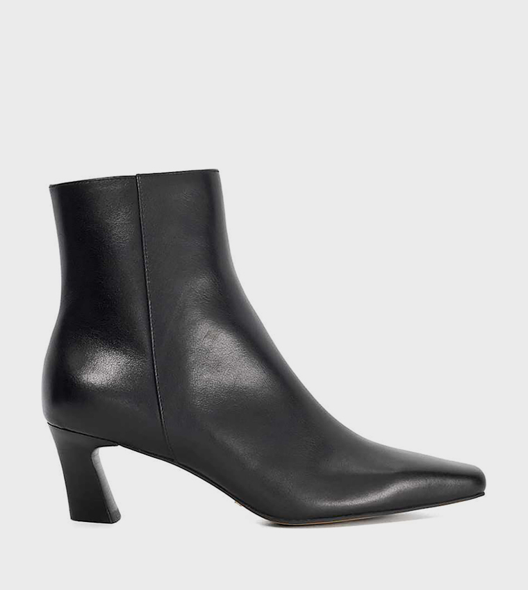 OVERLY Solid Heeled Chisel Boots