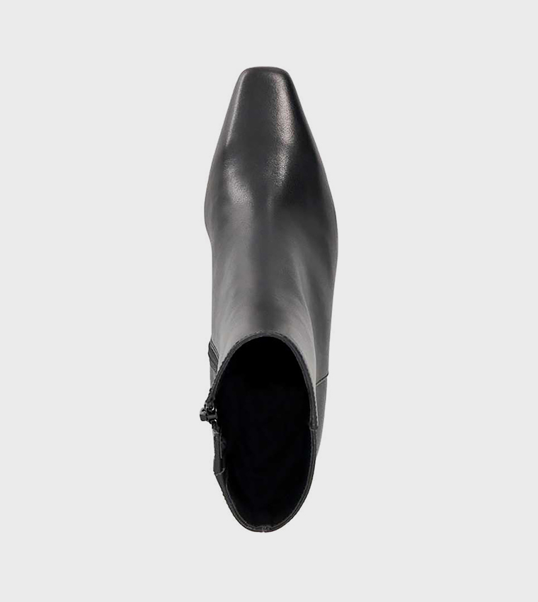 OVERLY Solid Heeled Chisel Boots
