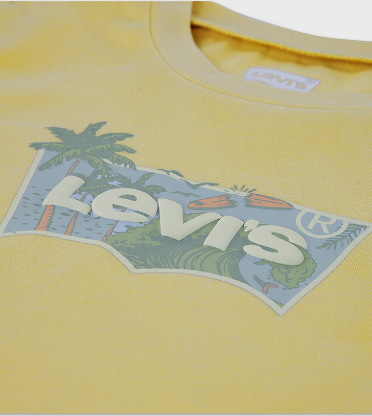 تيشيرت بطبعة شعار وكم قصير 