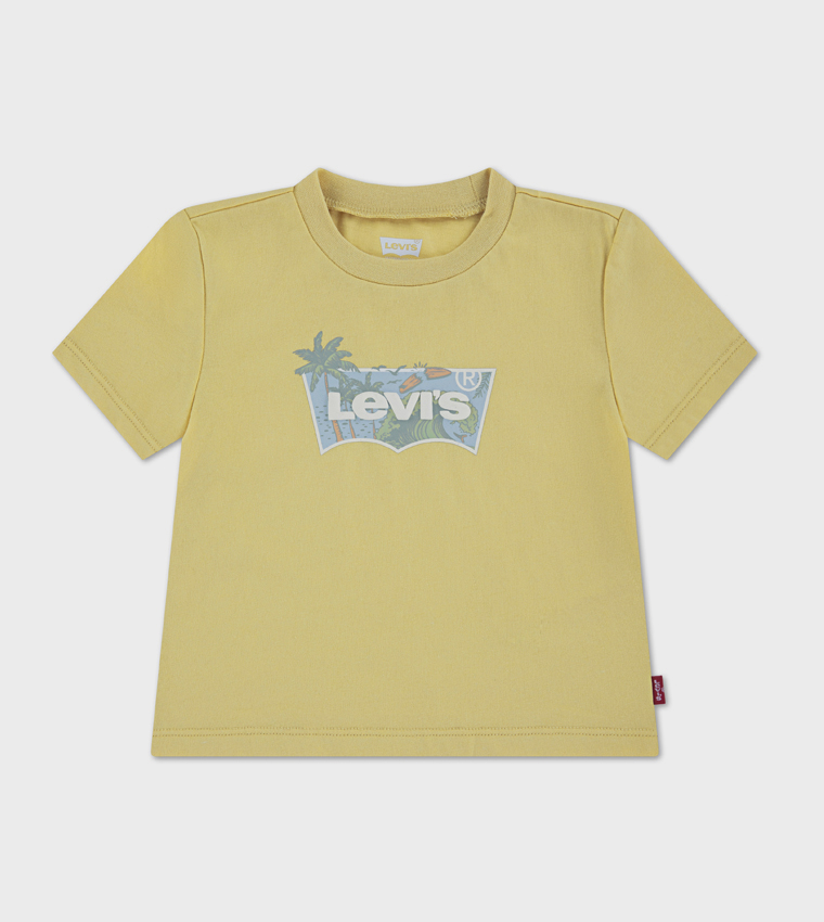 تيشيرت بطبعة شعار وكم قصير 