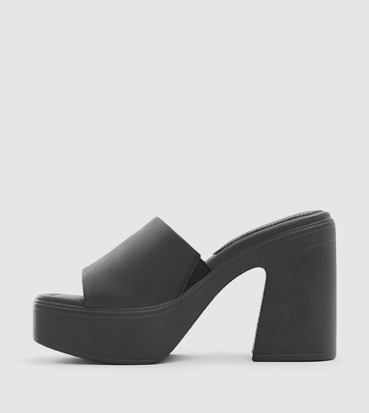 Palomaa Block Heel Sandal