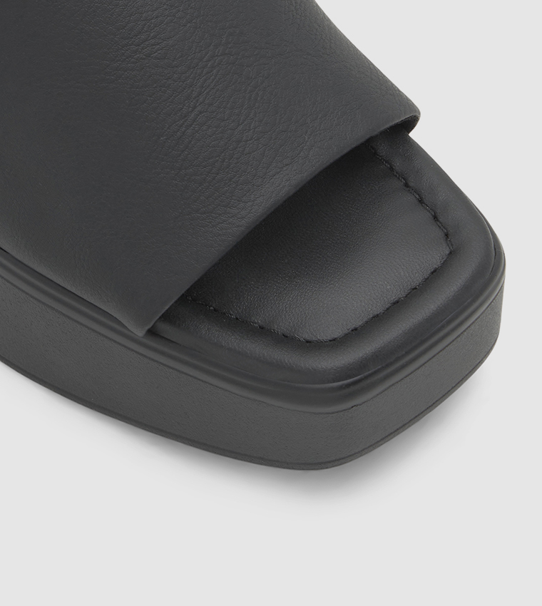 Palomaa Block Heel Sandal