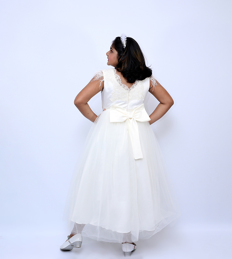 Lace Detail Sleeveless Tulle Gown