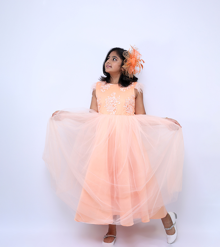 Lace Detail Sleeveless Tulle Gown