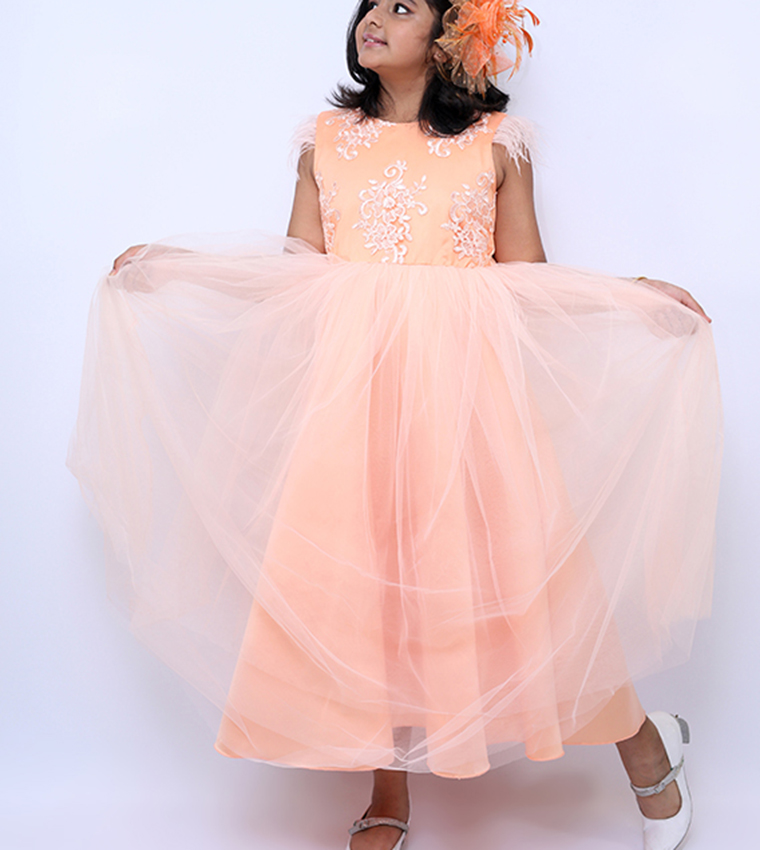 Lace Detail Sleeveless Tulle Gown